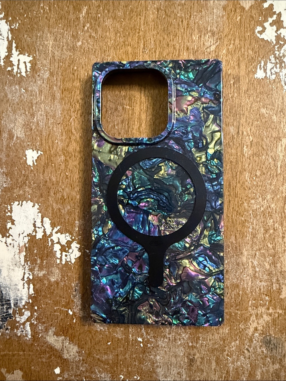 iPhone 14 Pro Iridescent Multicolor MagSafe-Compatible Phone Case